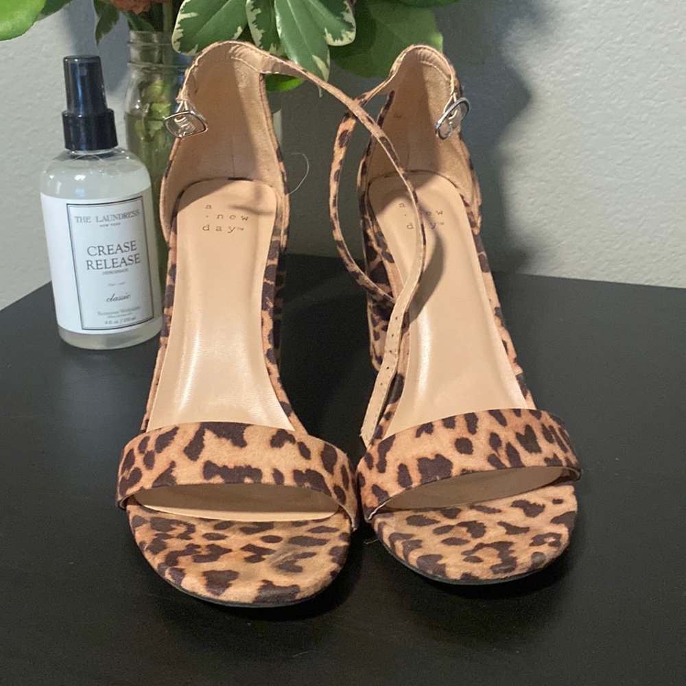 HEELS